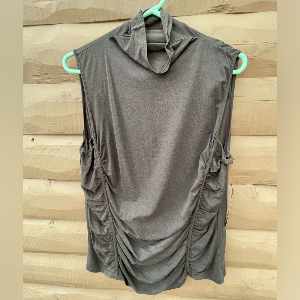 New with tag! Ellen Tracy Silk and Nylon ruched sleeveless blouse-XL